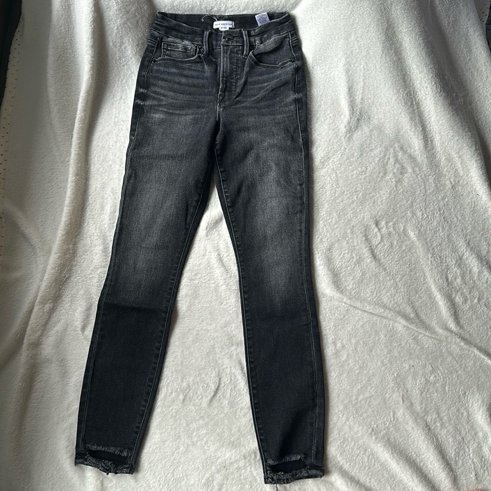 🫐 2 FOR $35! Good American black jeans, stretchy, sexy